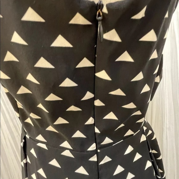 Forever 21 Triangle print bow back cut-out dress- Small. Side zipper closure - Picture 7 of 7